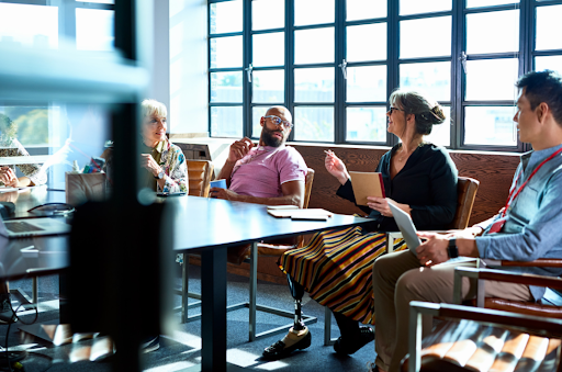 Emberek egy találkozón